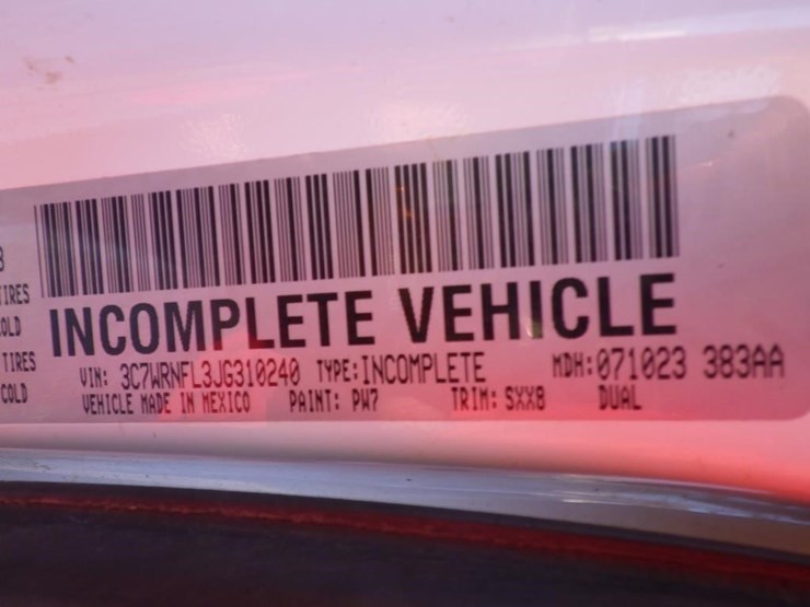 2018-ram-5500-crew-cab-flatbed-truck-image-19