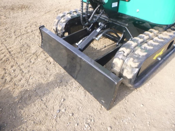 2025-agt-h15r-hydraulic-excavator-image-15