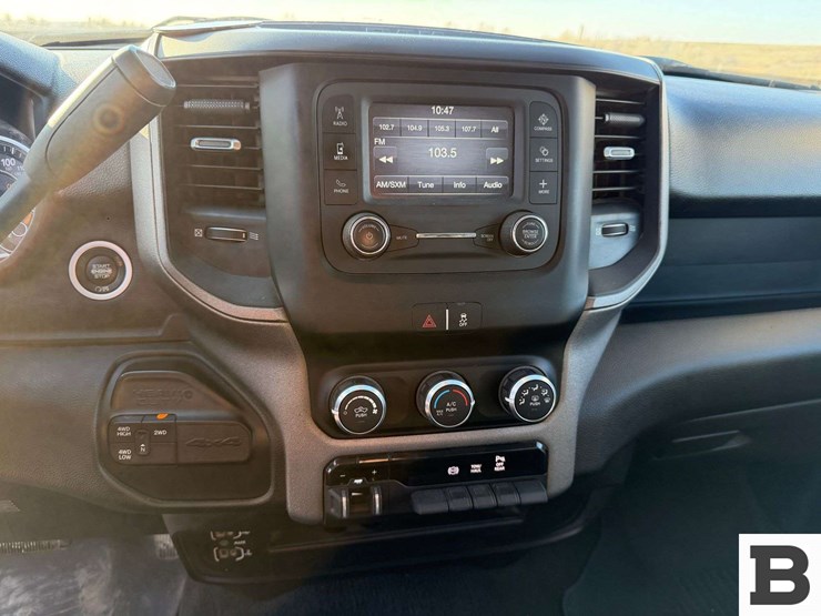 2019-dodge-2500-image-32