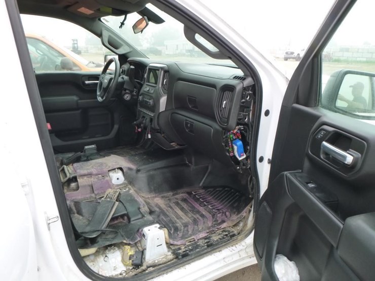 2019-chevrolet-silverado-1500-image-17