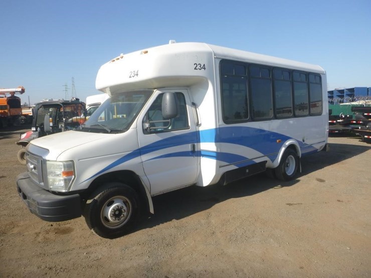 2014-ford-e450-image-1