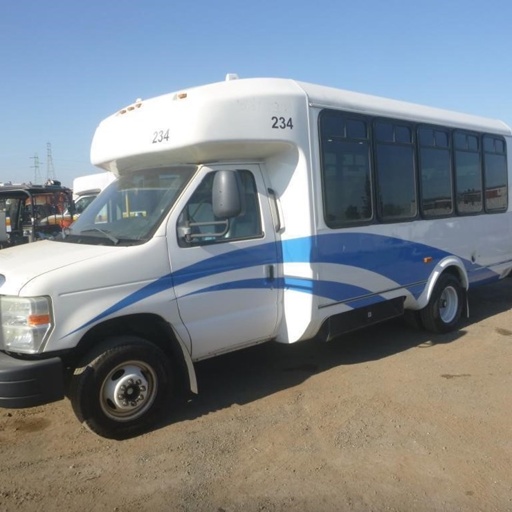 2014 FORD E450