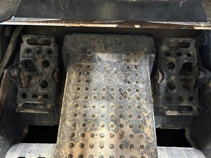 2016-bobcat-t450-image-23