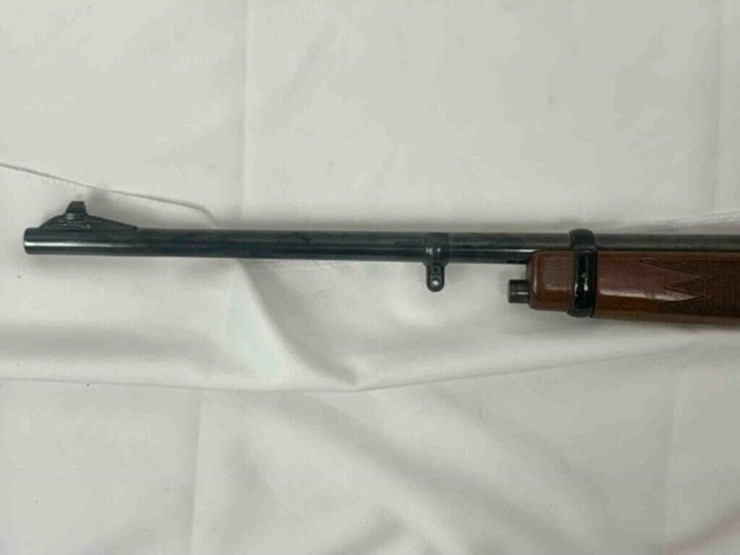 browning---lever-action-rifle-image-4