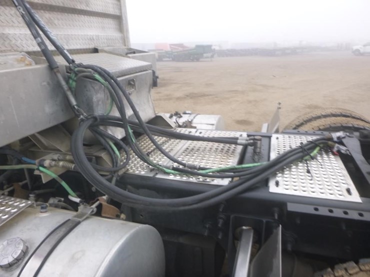 2017-international-prostar-image-11