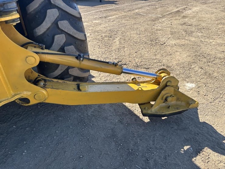 2010-deere-310j-image-23