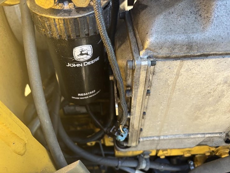 2010-deere-310j-image-58