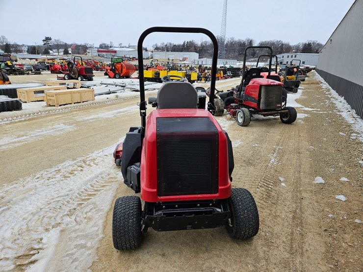 #152-•-toro-grounds-master-3300-4x4-front-mount-mower-image-4