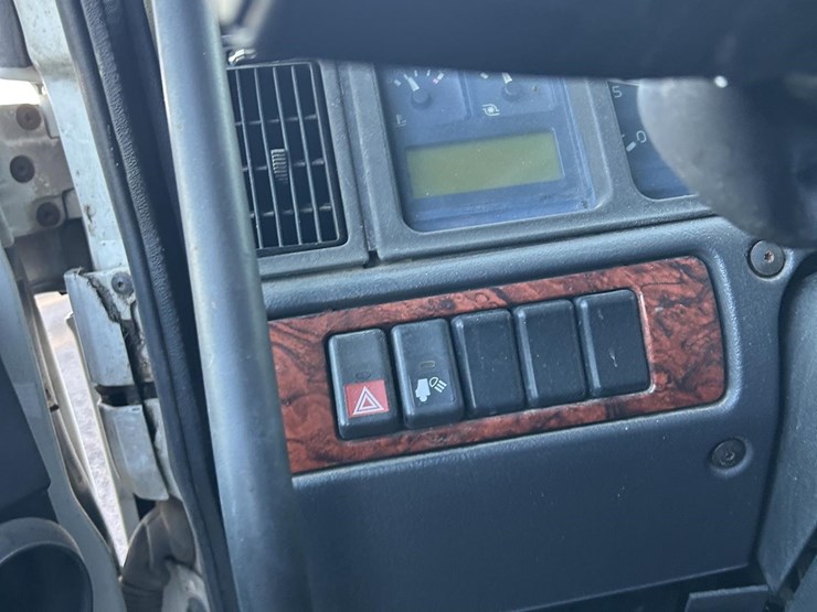 1999-volvo-vnl64t770-image-8