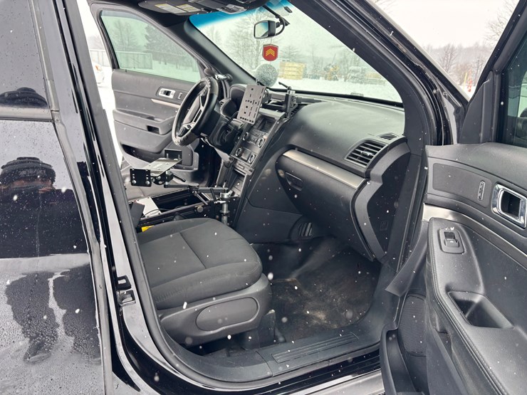 2019-ford-explorer-image-13