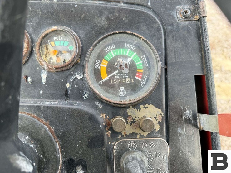 1981-massey-ferguson-275-image-36