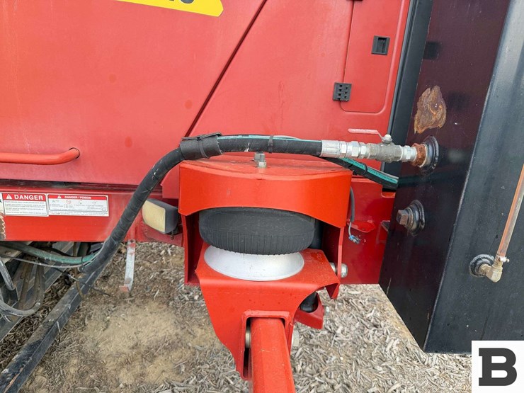 2010-new-holland-2010-image-47