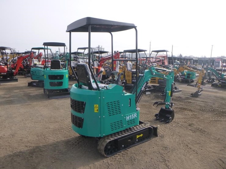 2025-agt-h15r-hydraulic-excavator-image-3