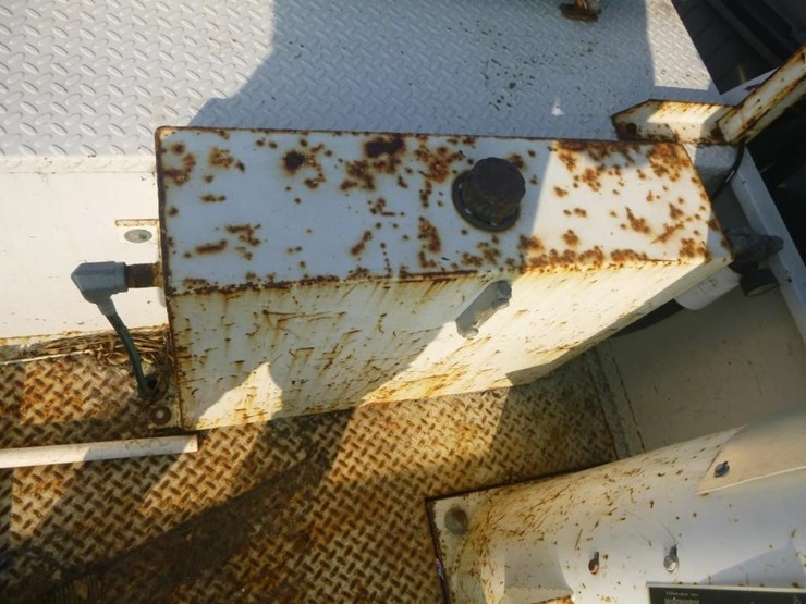 2010-ford-f550-image-27