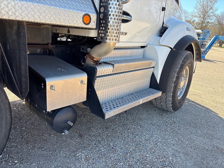 2024-kenworth-t880-image-7