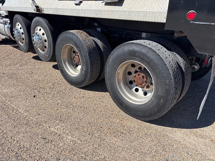 2024-kenworth-t880-image-5