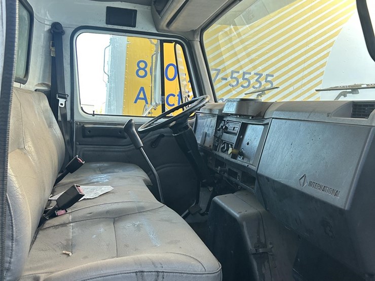 2001-international-4700-image-51