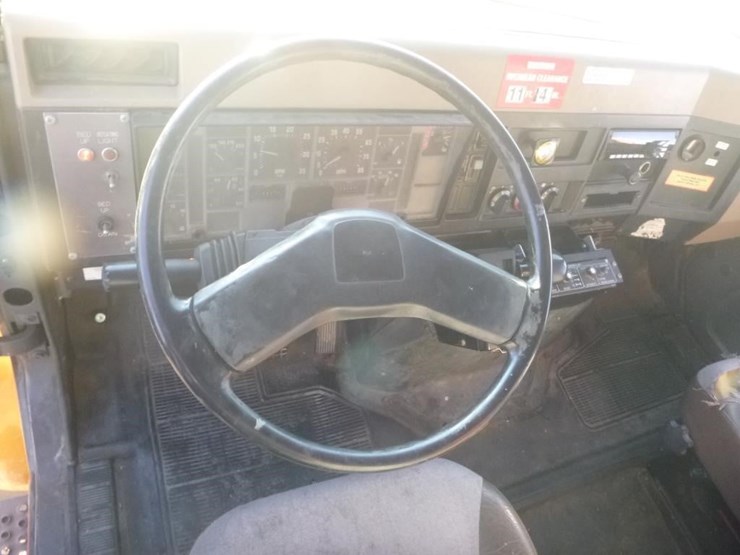 1995-international-4700-image-14