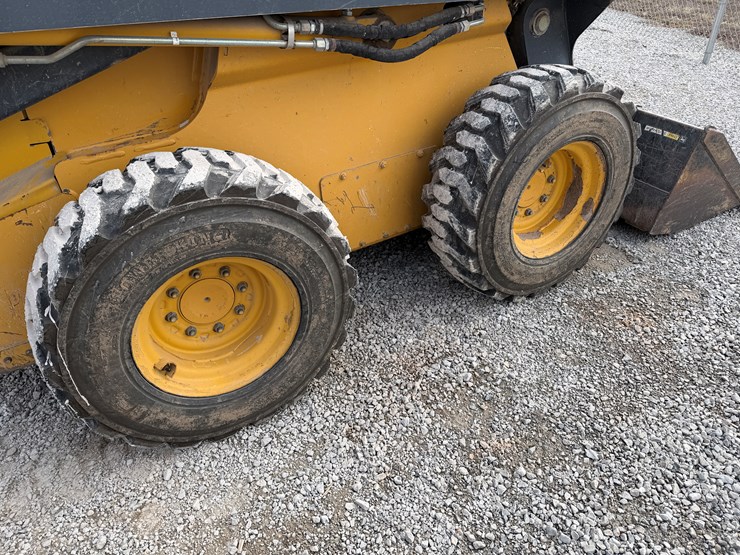 2012-deere-326d-image-17