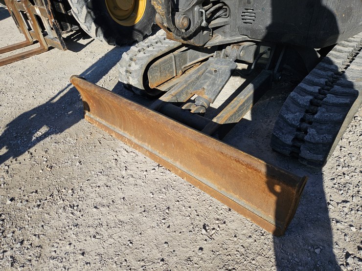 2019-case-cx37c-image-6