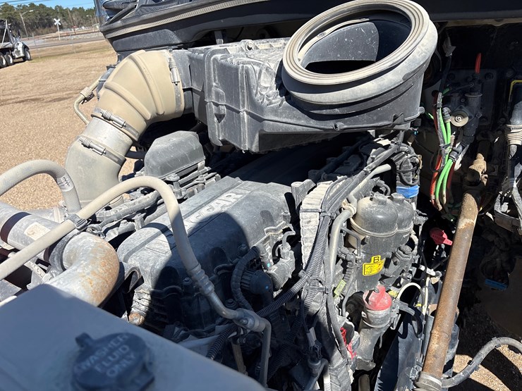 2024-kenworth-t880-image-21