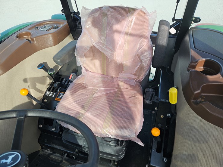 2011-john-deere-6115d-image-7