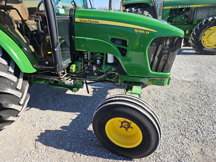2011-john-deere-5085m-image-21