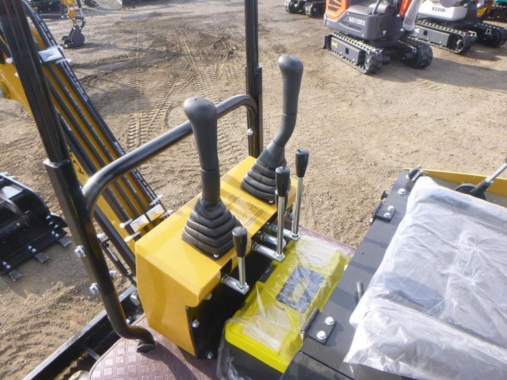 agt-h12r-hydraulic-excavator-image-21