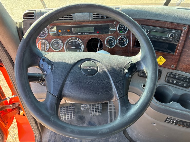 #32278-•-2013-freightliner-image-12