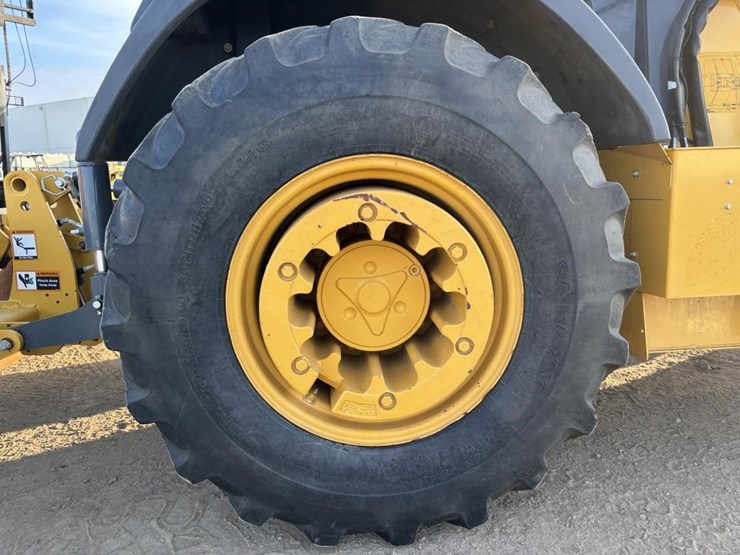 2020-deere-210l-image-27