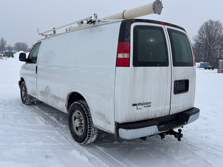 #1122-•-2015-chevrolet-express-van-image-8