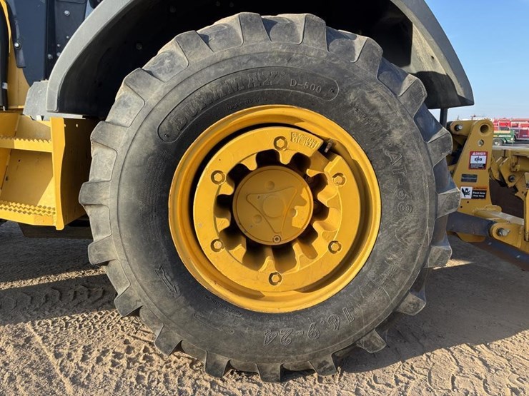 2020-deere-210l-image-28