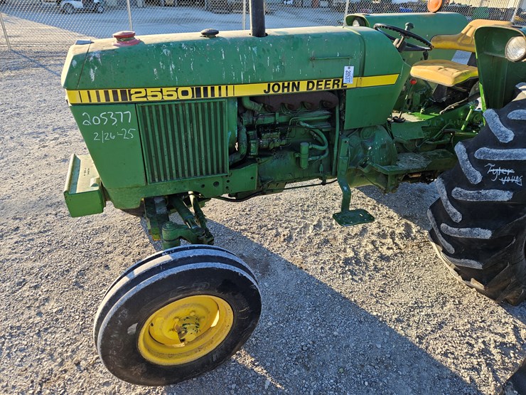 1983-john-deere-2550-image-17