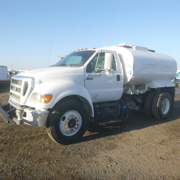 2015 FORD F750