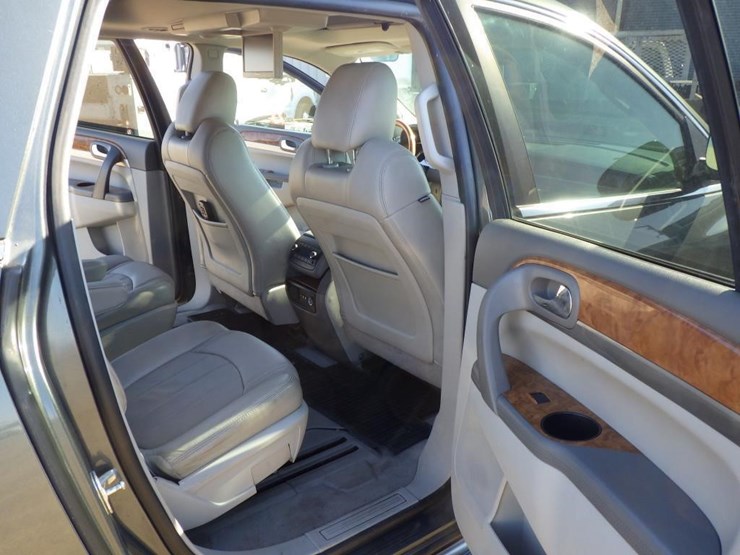 2011-buick-enclave-image-8