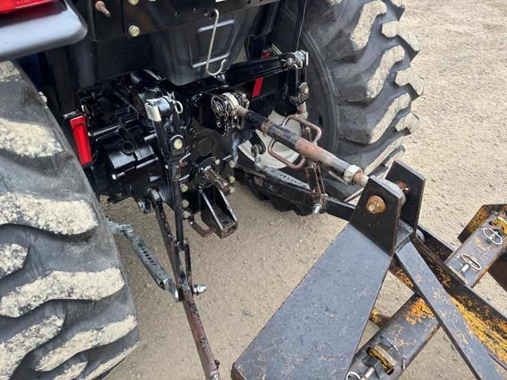 2017-new-holland-workmaster-40-image-19