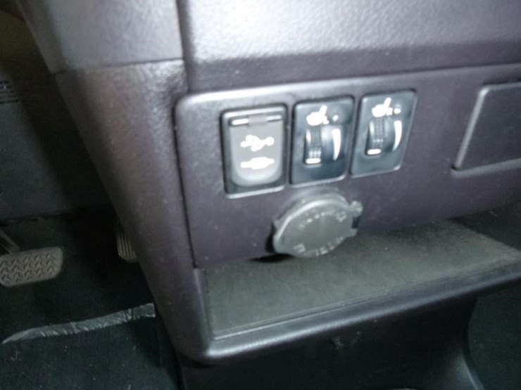 2017-toyota-sienna-image-13