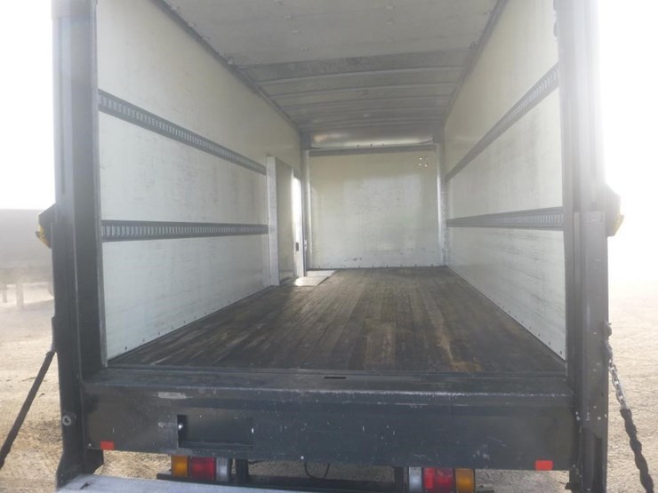 2016-isuzu-npr-image-9