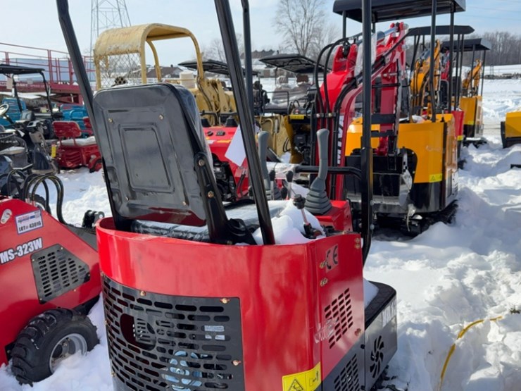 new-unused-2025-miva-model-13-mini-excavator,-13.5hp-gas-engine,-pilot-controls,-16"-bucket,-blade-image-5