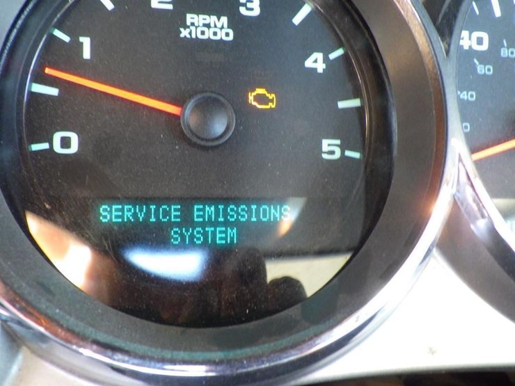 2014-chevrolet-3500hd-image-13