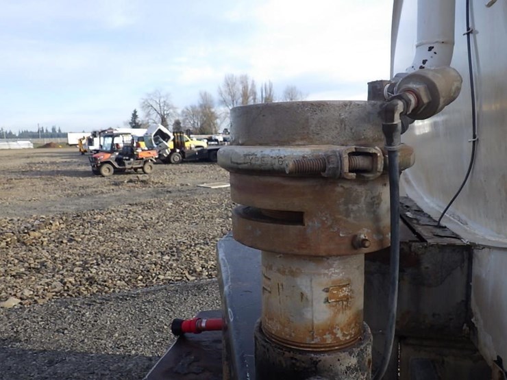 2017-freightliner-m2-s/a-water-truck-image-13