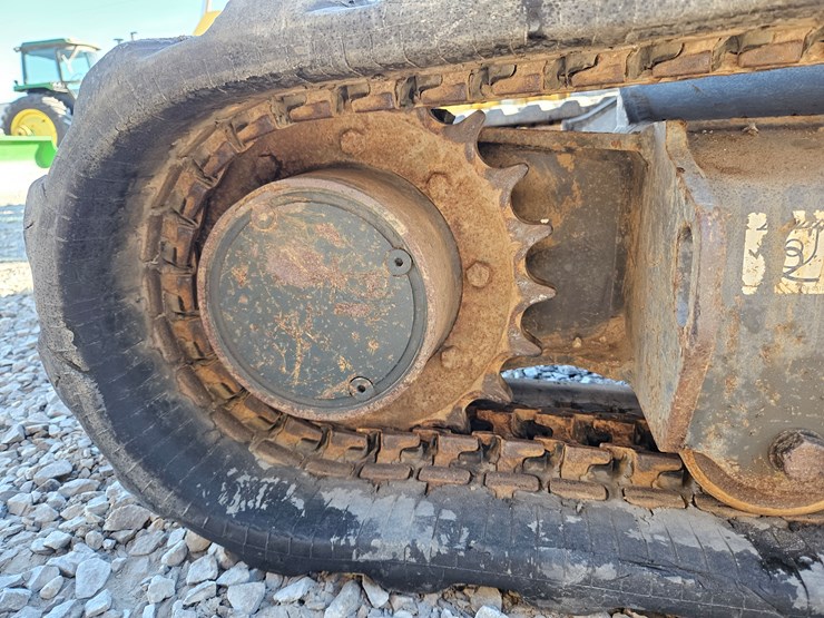 2019-case-cx37c-image-19