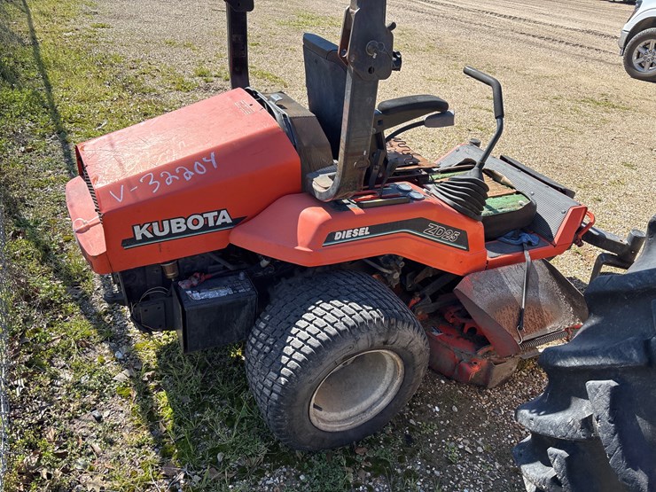 #32204-•-kubota-diesel,-zero-turn-mower,-2d25-|-parts-or-repair-image-3