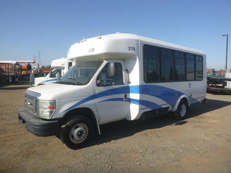 2014-ford-e450-image-1
