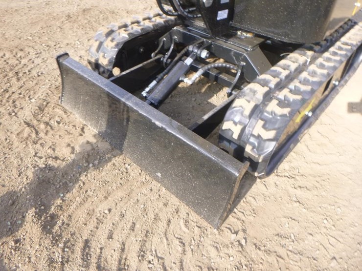 agt-h12r-hydraulic-excavator-image-15