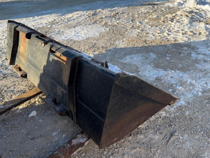 6'-skid-loader-bucket-image-5
