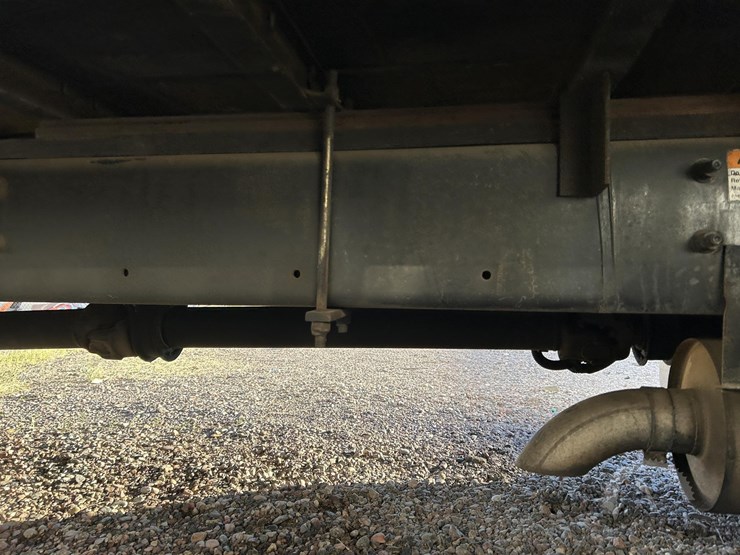 2007-freightliner-business-class-m2-106-image-10