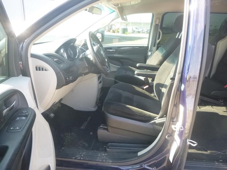 2015-dodge-grand-caravan-image-7