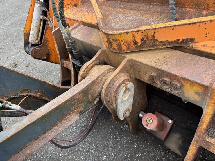 2005-deere-624j-image-13