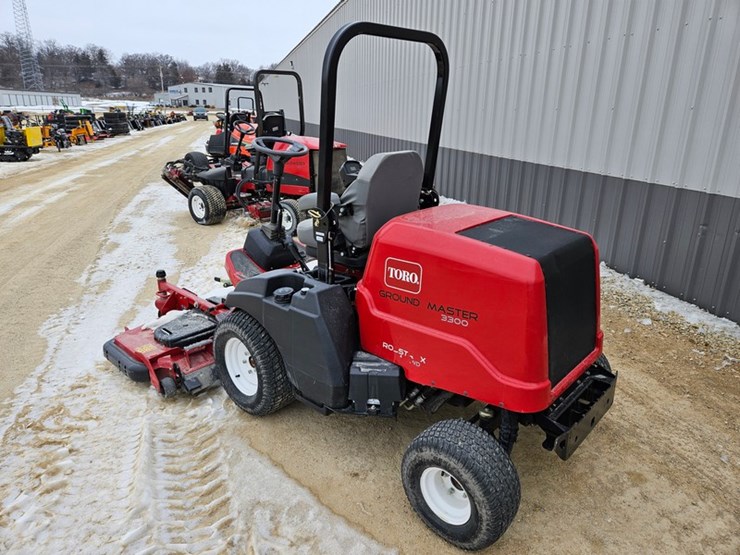 #152-•-toro-grounds-master-3300-4x4-front-mount-mower-image-3
